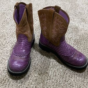 Ariat boots!  Perfect condition!